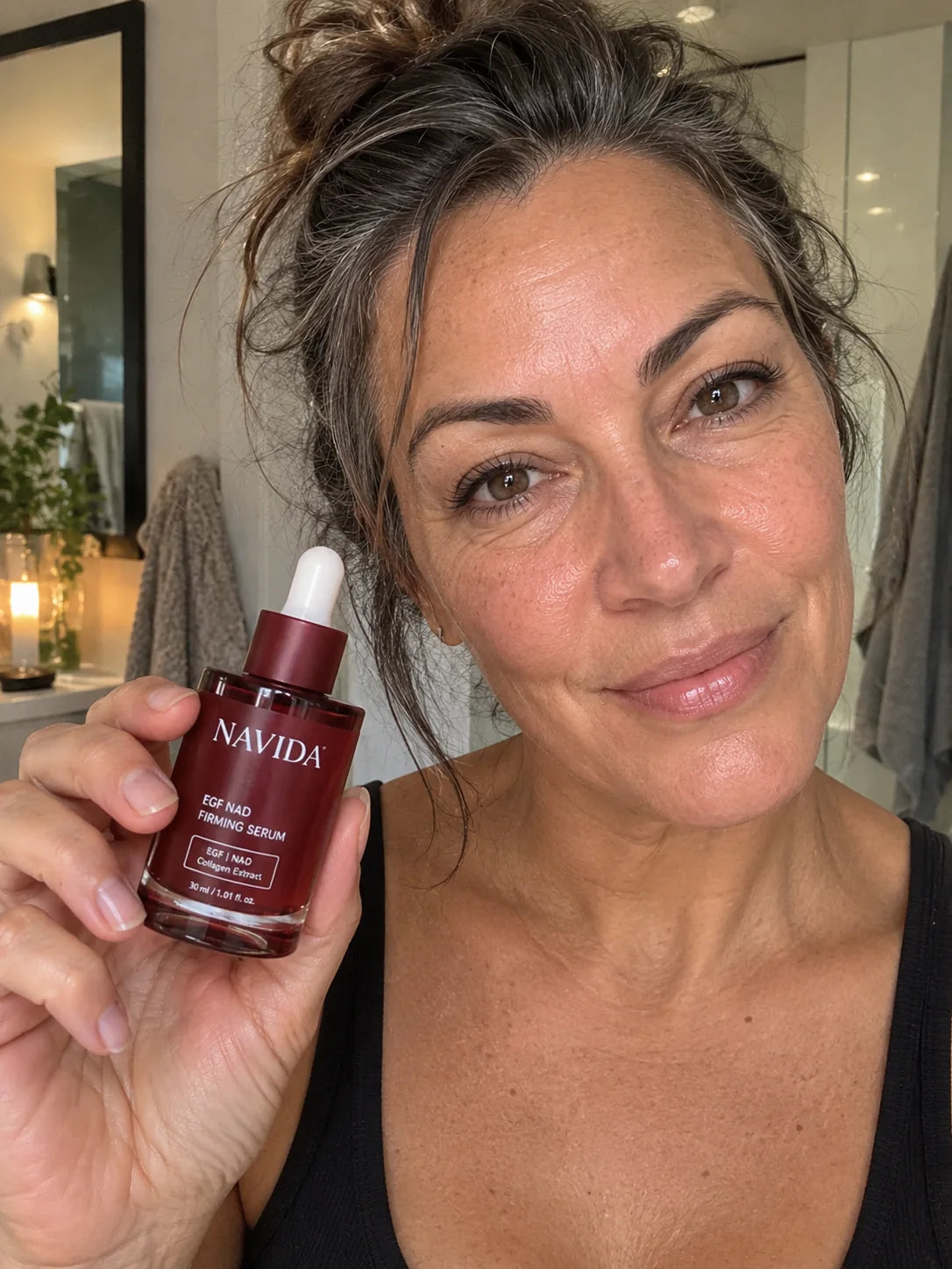 Customer holding NAVIDA serum